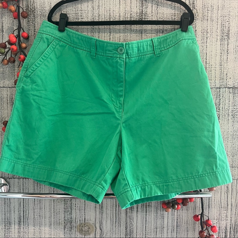 LL Bean favorite fit straight chino green shorts